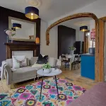 Elegant Georgian 3 Bedroom Townhouse In The Heart Of London Ideal For Families And Large Group Bookings