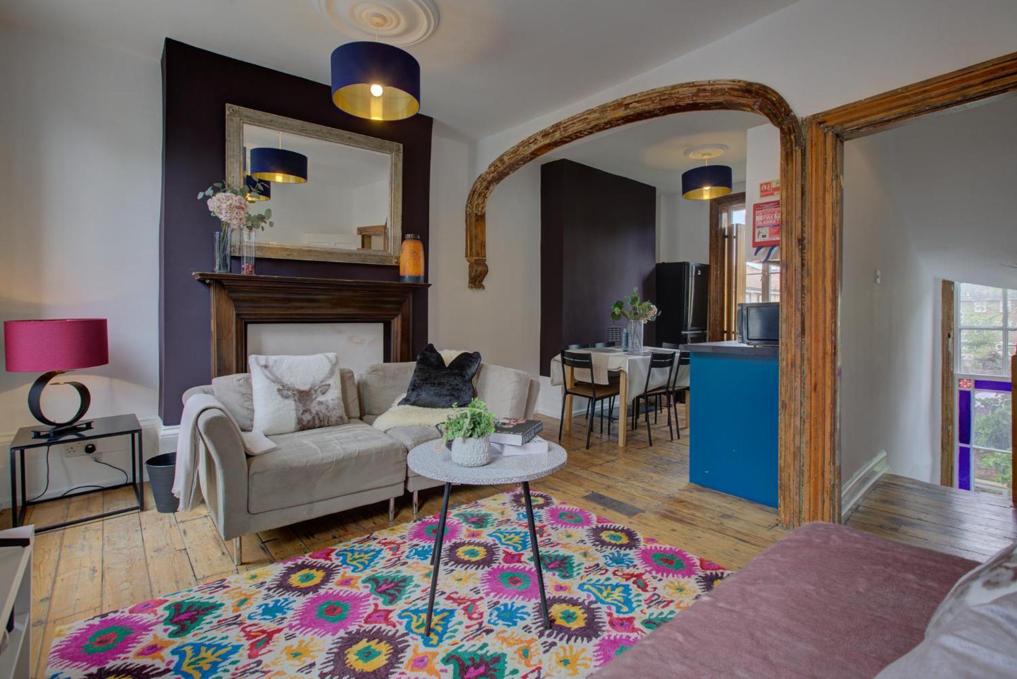 Elegant Georgian 3 Bedroom Townhouse In The Heart Of Ideal For Families And Large Group Bookings