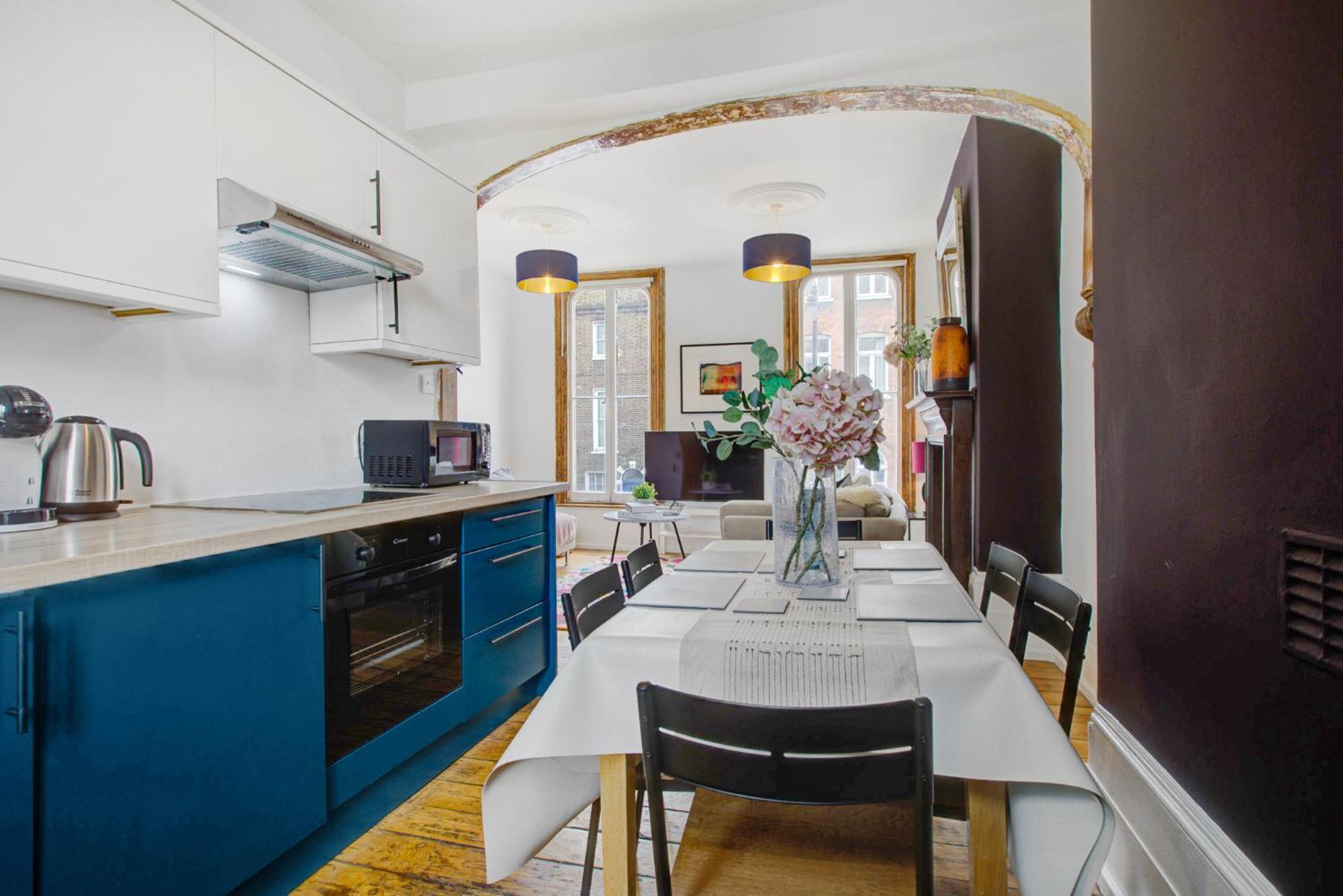Elegant Georgian 3 Bedroom Townhouse In The Heart Of Ideal For Families And Large Group Bookings * London