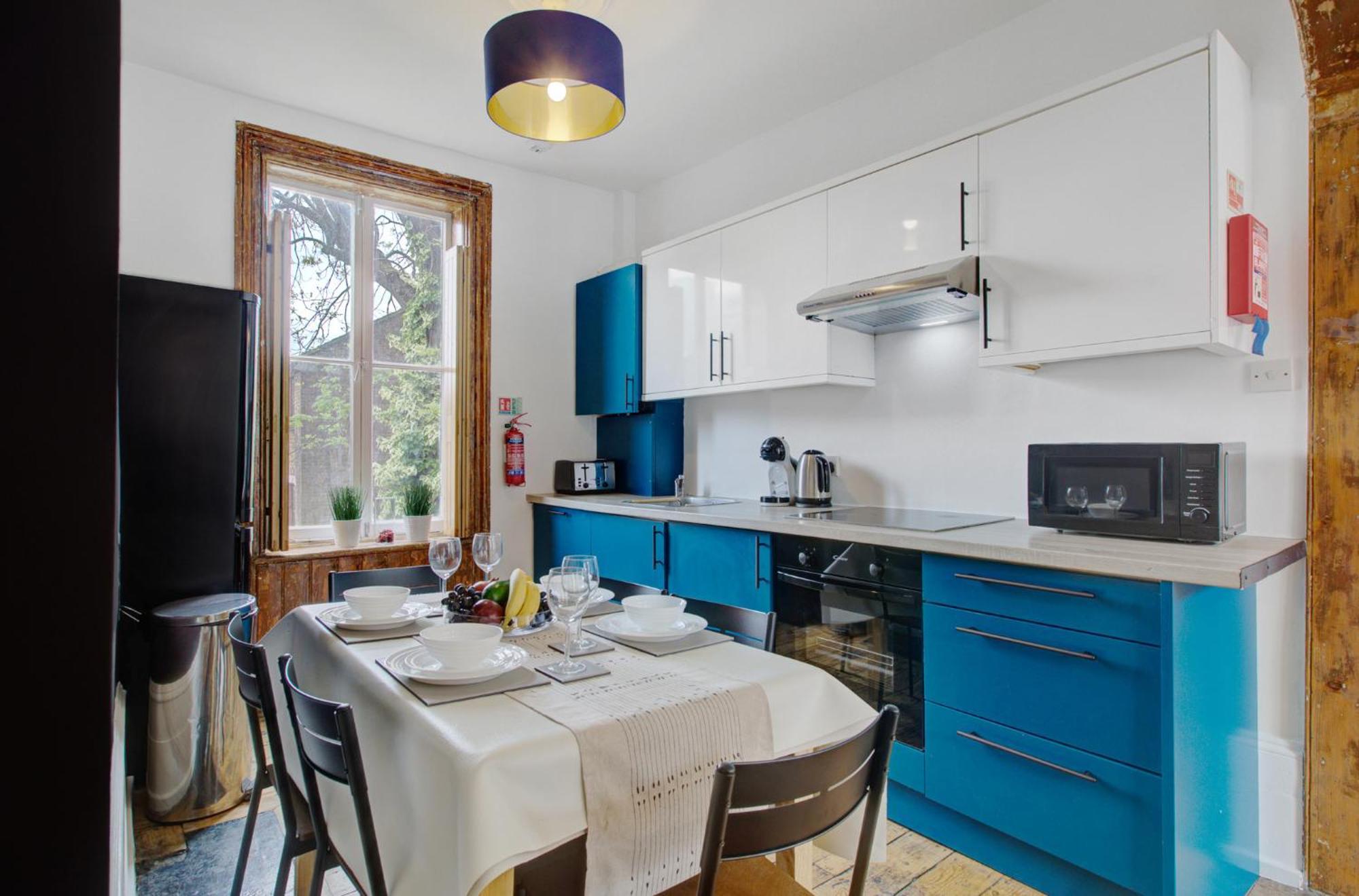 Apartment Elegant Georgian 3 Bedroom Townhouse In The Heart Of Ideal For Families And Large Group Bookings London