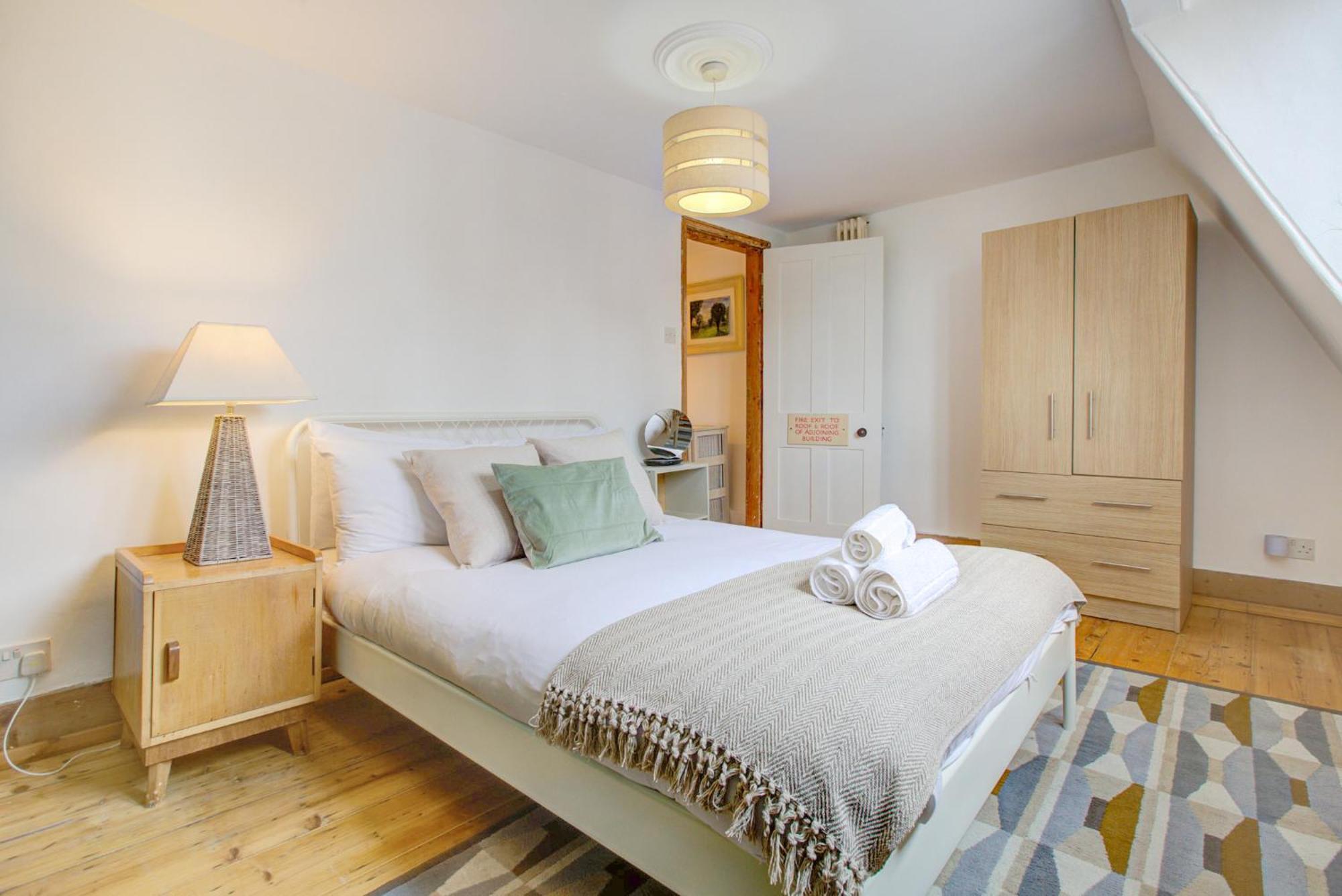 Elegant Georgian 3 Bedroom Townhouse In The Heart Of Ideal For Families And Large Group Bookings Appartamento
