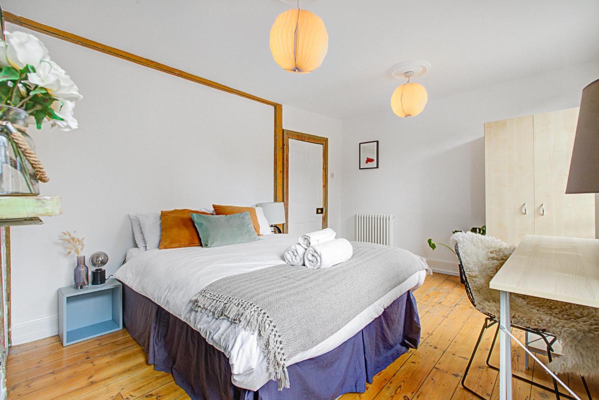 Elegant Georgian 3 Bedroom Townhouse In The Heart Of Ideal For Families And Large Group Bookings * Londra